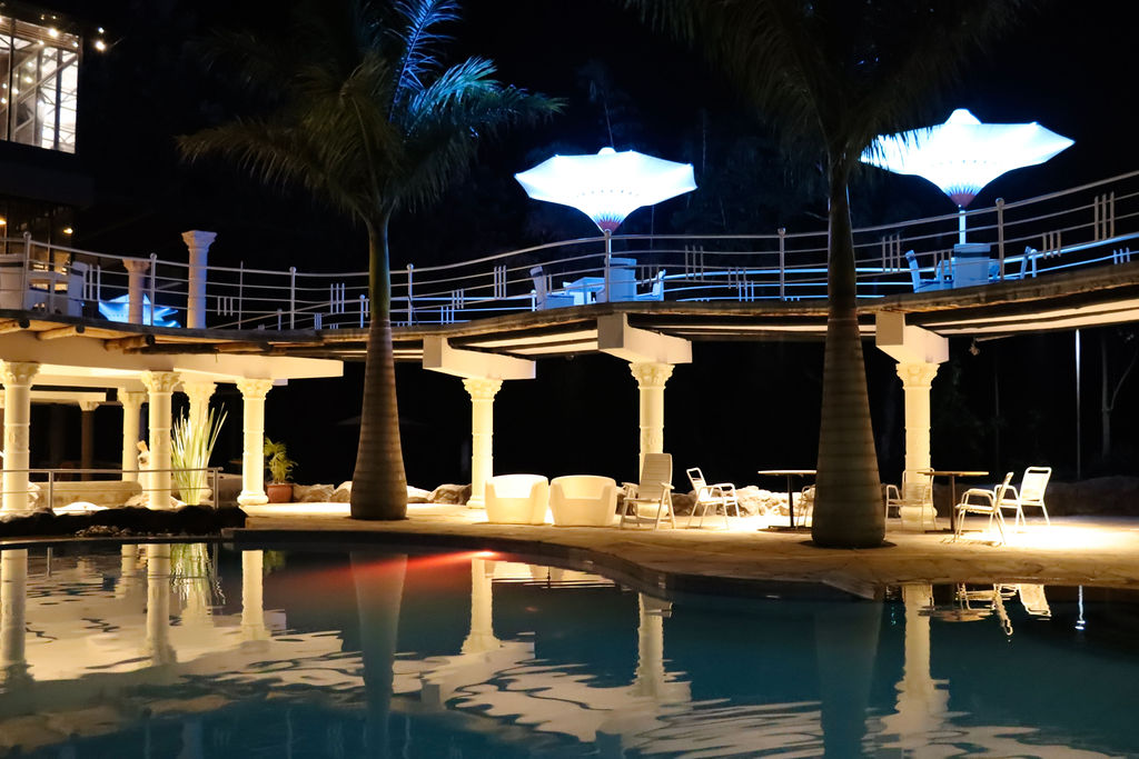 Poolside Bar