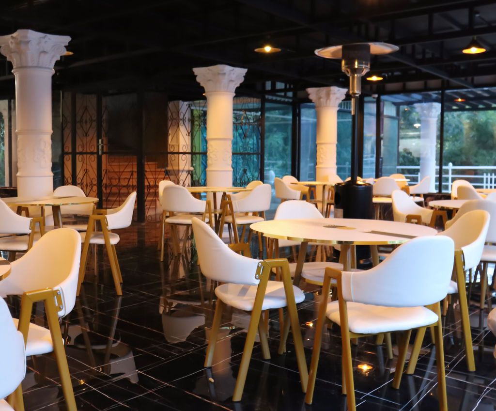 Restaurant Setting